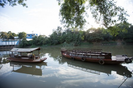 Shuttle bus/boat to the city